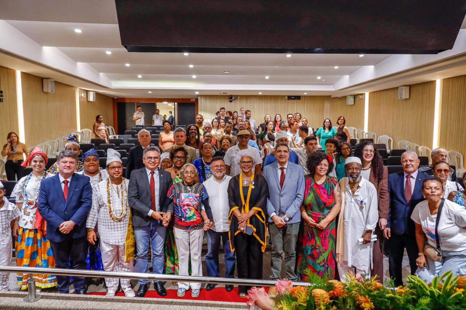 Participantes posam para fotp 