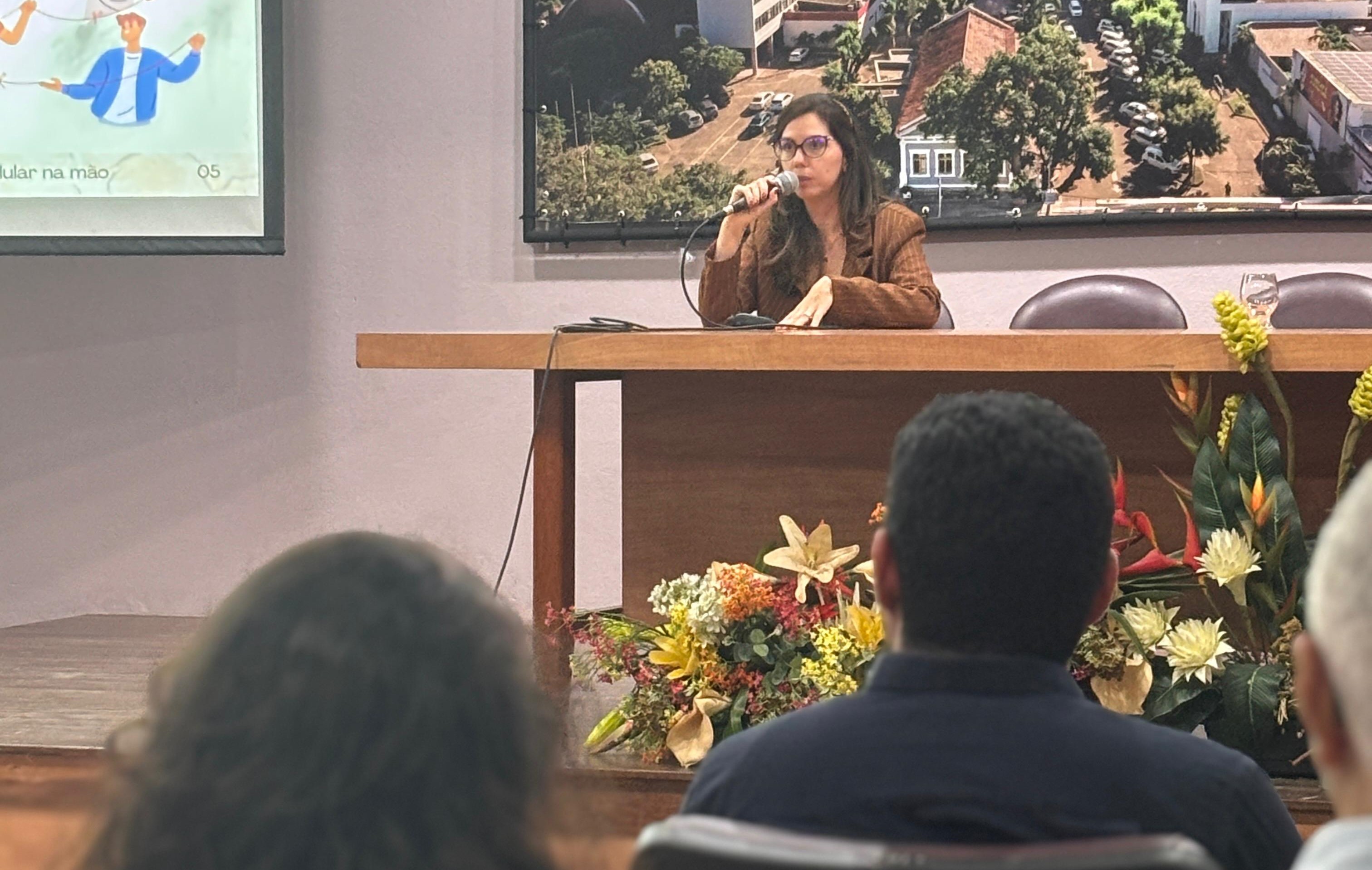 Palestrante no auditório G2