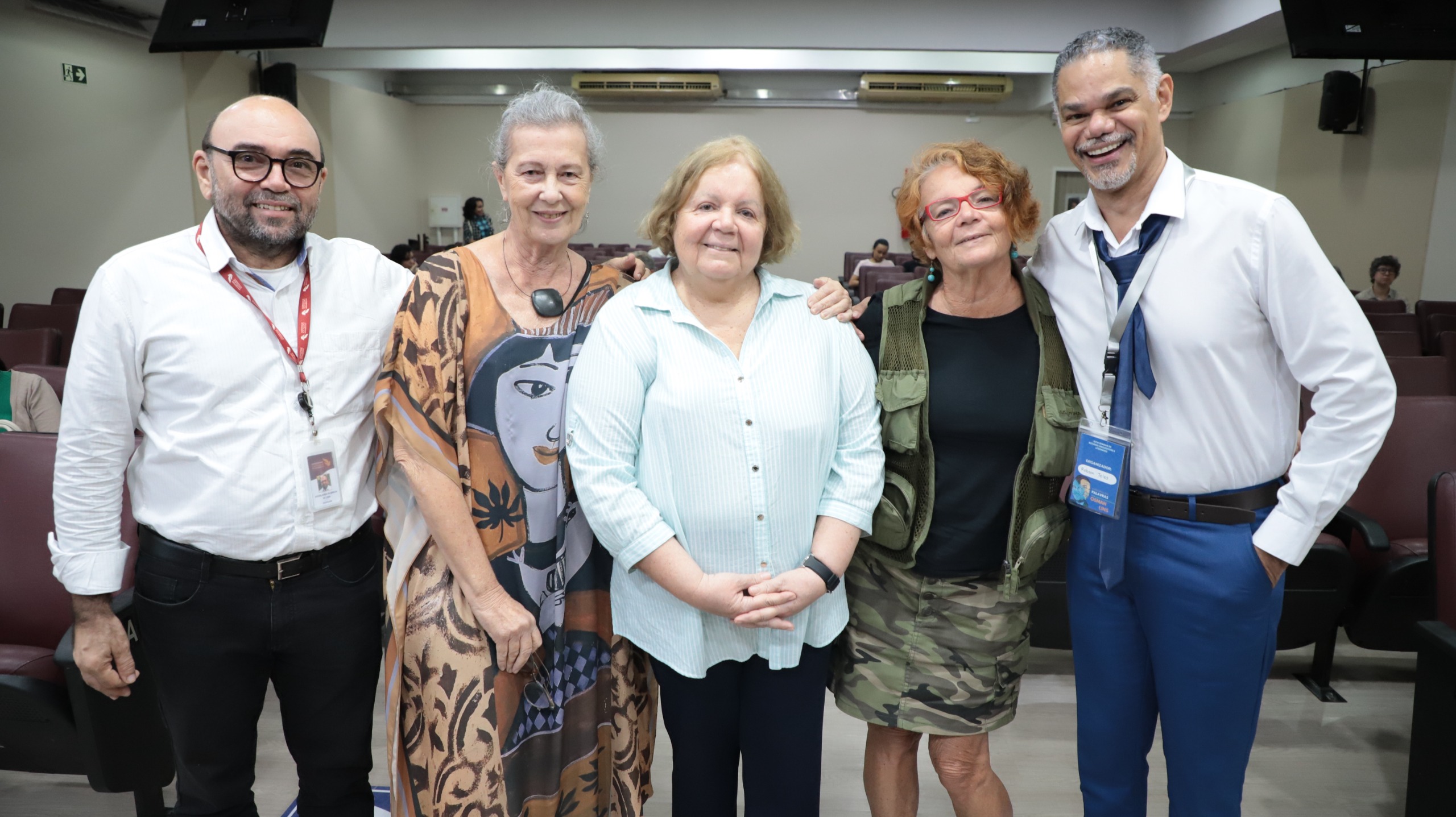 Filhas, pesquisadores e o Pró-reitor de Graduação