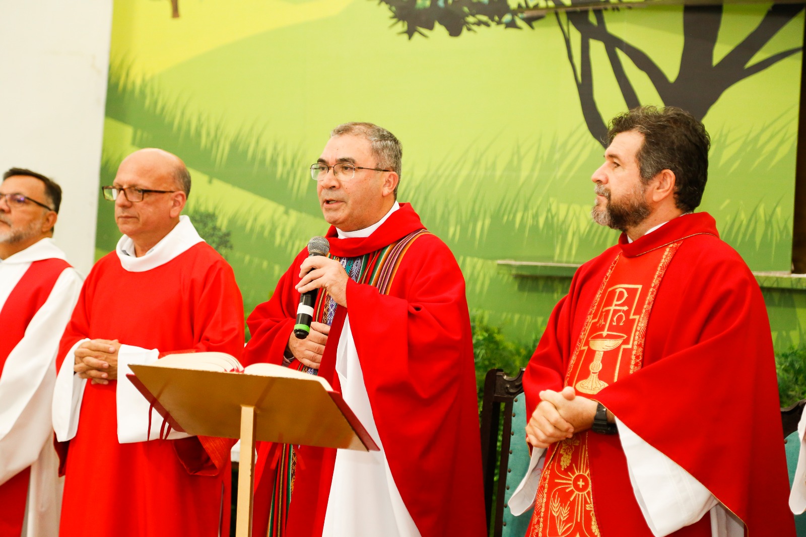 Reitor, diácono Sérgio, Pe. Lúcio e Padre Marcos