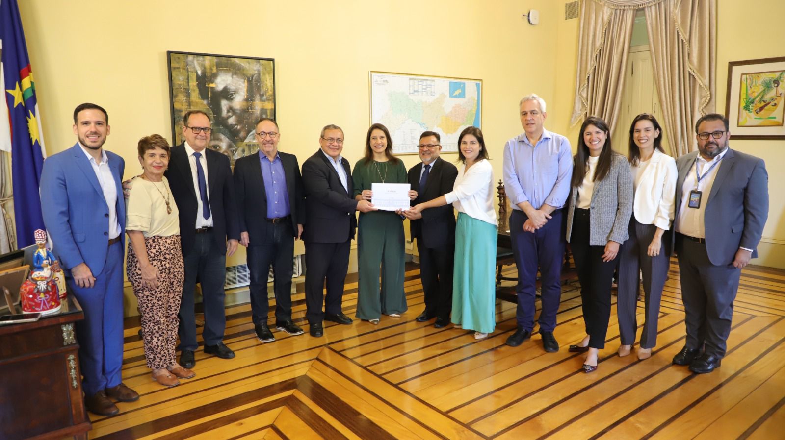 Autoridades reunidas no Palácio do Campo das Princesas