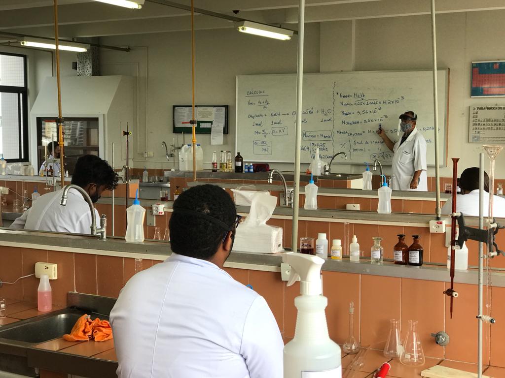 Laboratorio quimica.jpg