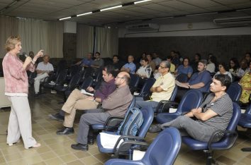 pessoas no auditório