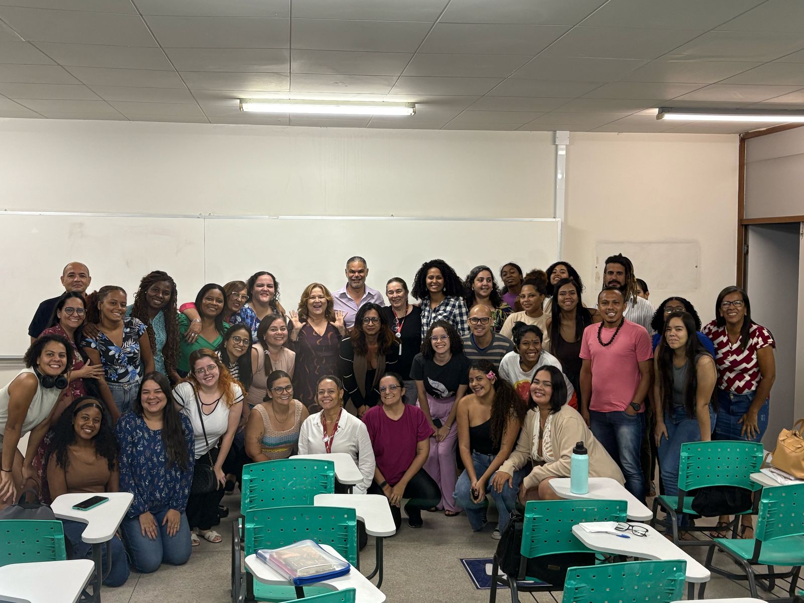 TURMA COM NENA QUEIROGA.jpeg