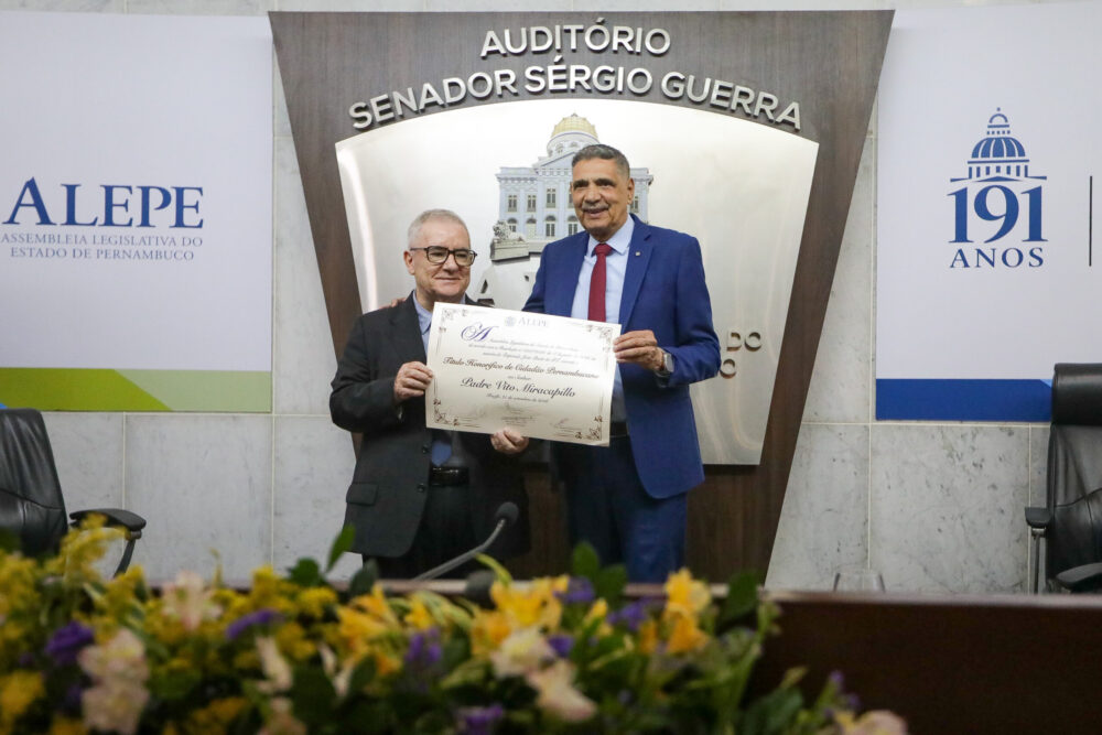 Joao-Paulo-e-Padre-Vito_Credito-Eduardo-Cunha-scaled-e1790116692426.jpg