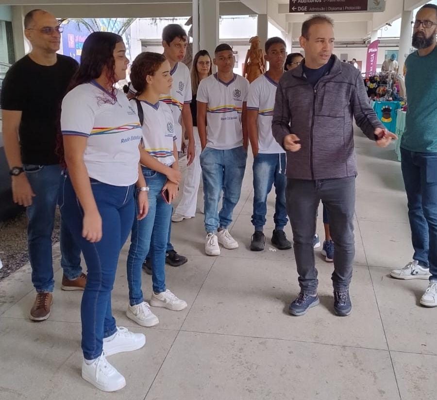 estudantes da Escola Estadual Monsenhor Arruda Câmara no campus da unicap
