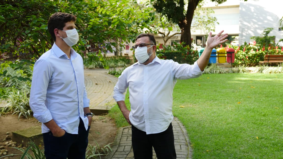 O prefeito e o reitor no campus