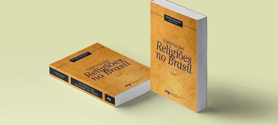 Imagem de dois exemplares do livro em posições distintas