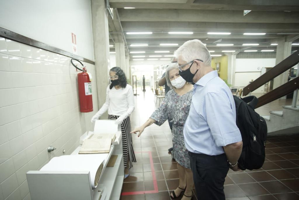 Padre Smyda na Biblioteca