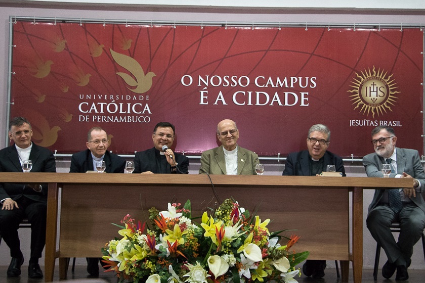 Da esq. p/ dir., dom Antônio Tourinho, dom Dino (Bernardino Marchió), padre Pedro Rubens Ferreira de Oliveira, dom Fernando Saburido, padre João Seabra e Ubiratan do Couto Maurício