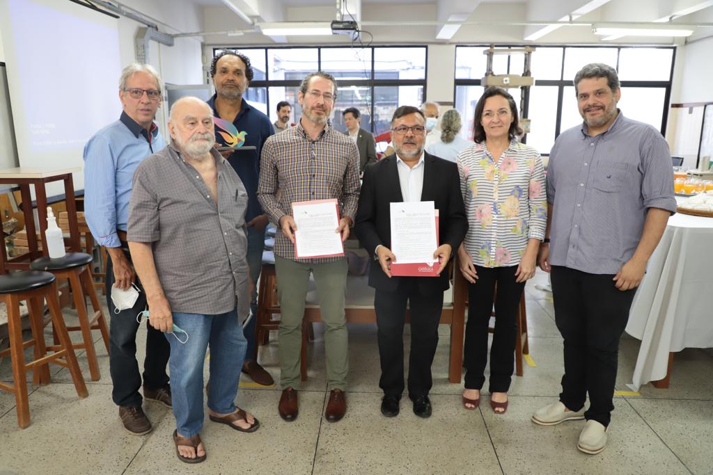 Grupo reunido no laboratório