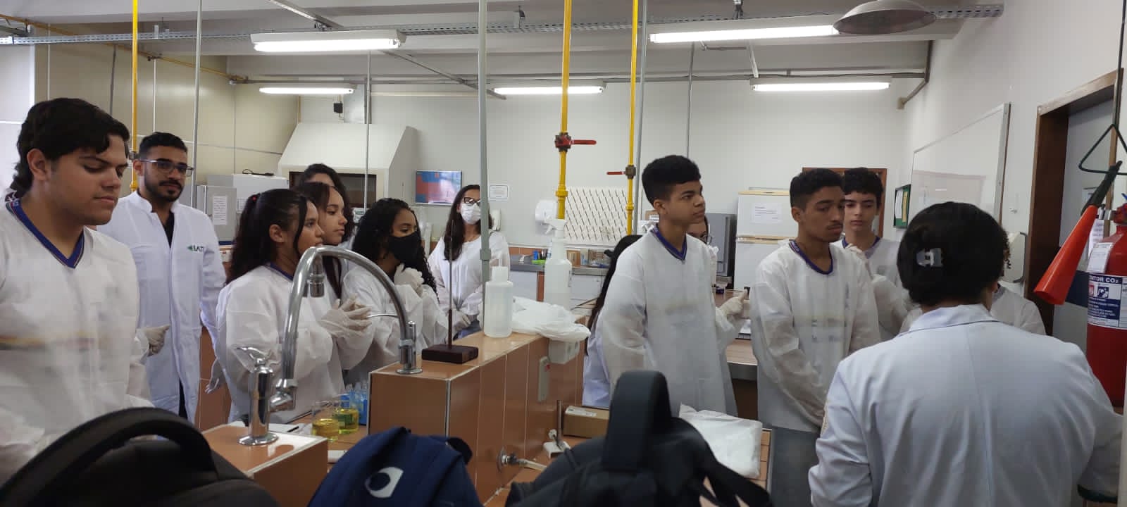 Estudantes no laboratório