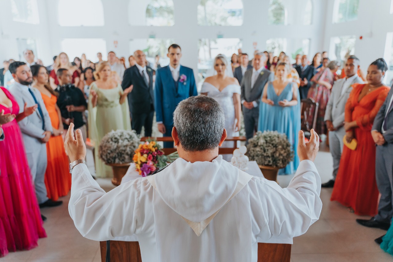 Ex-alunos da Unicap celebram casamento na capela da universidade